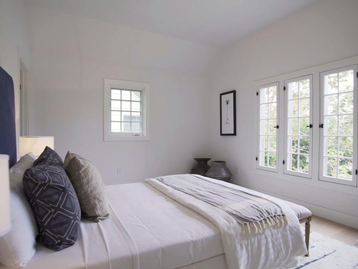 Luxurious Bright Bedroom With Comfortable King Size Bed and Modern Furniture, What Are The Standard Bedroom Window Sizes?