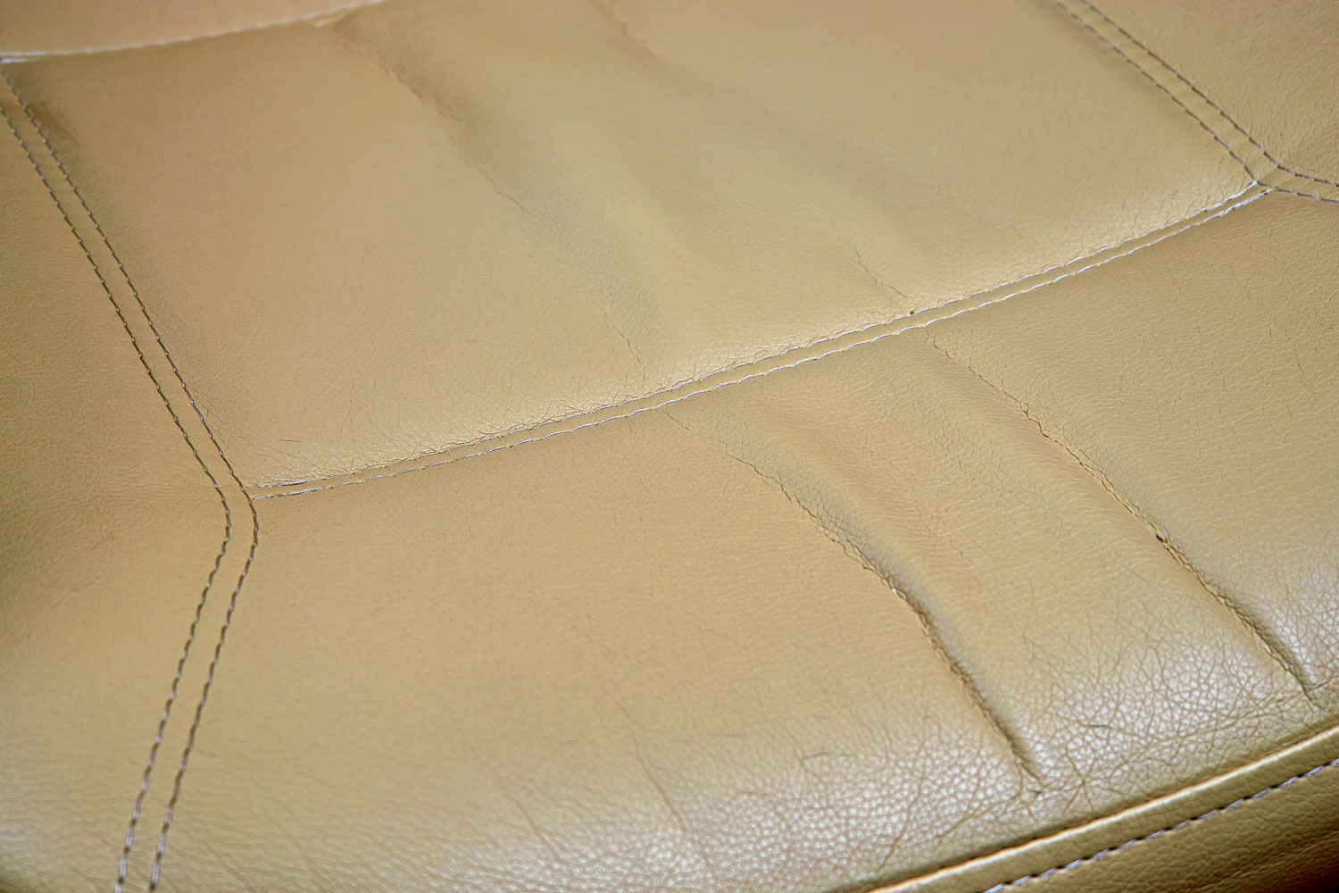 Cracks on the leather sofa due to time degradation
