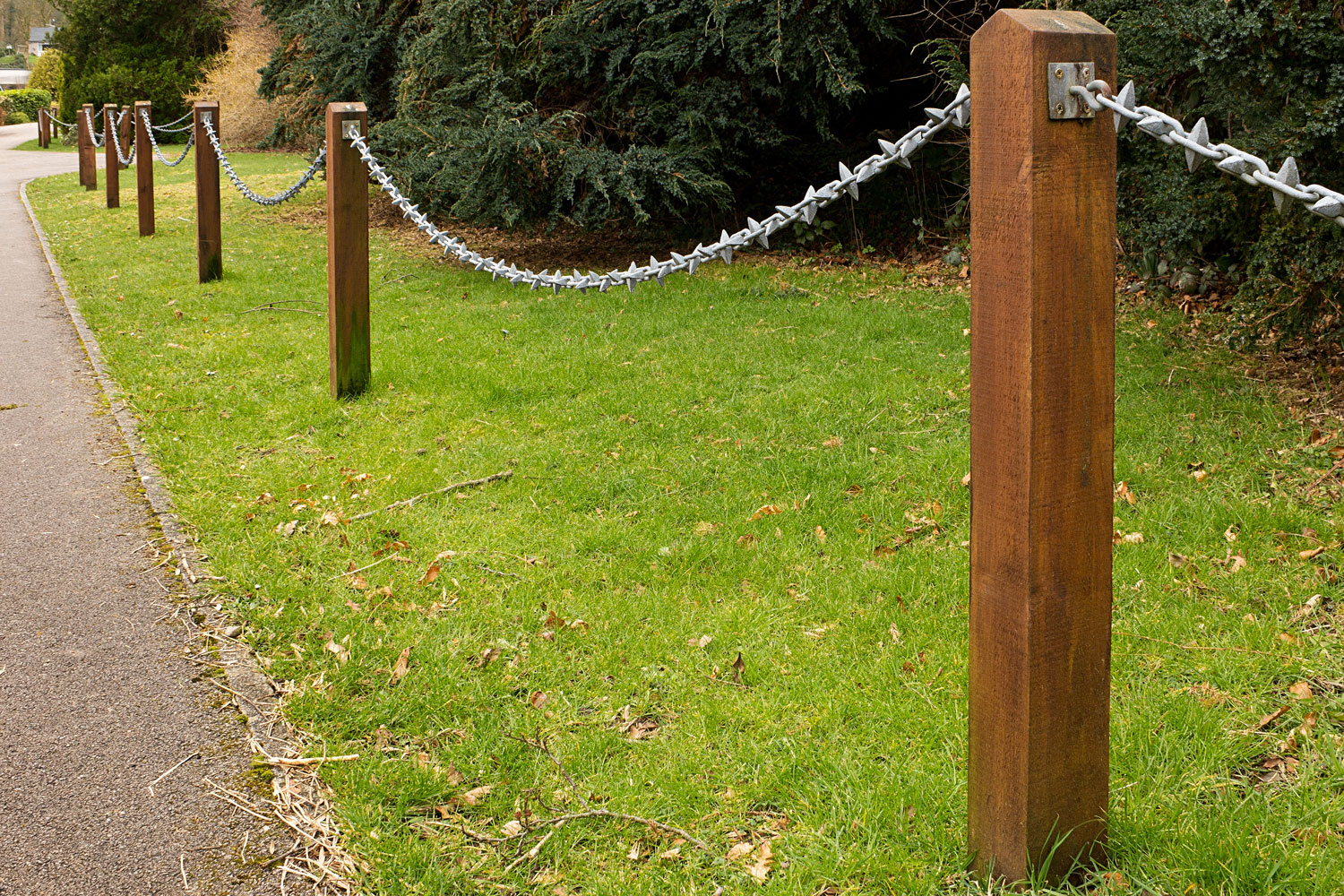 Huge fence posts with sharp chains attached to it