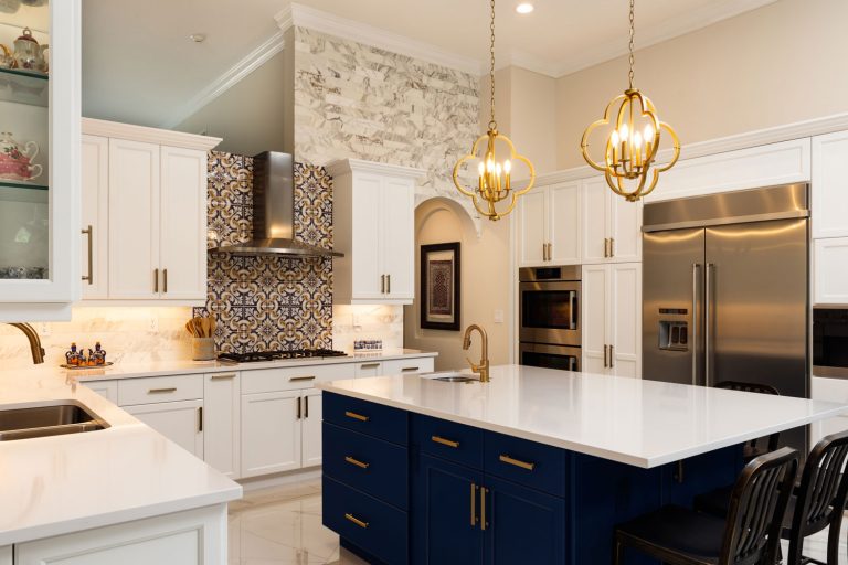 Luxurious home with a luxurious kitchen design, What Color Quartz Goes With White Cabinets?