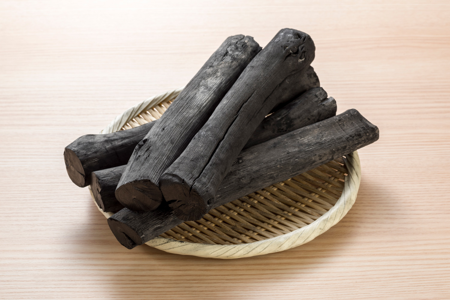 white charcoal made of quercus phillyraeoides, Bincho-Tan