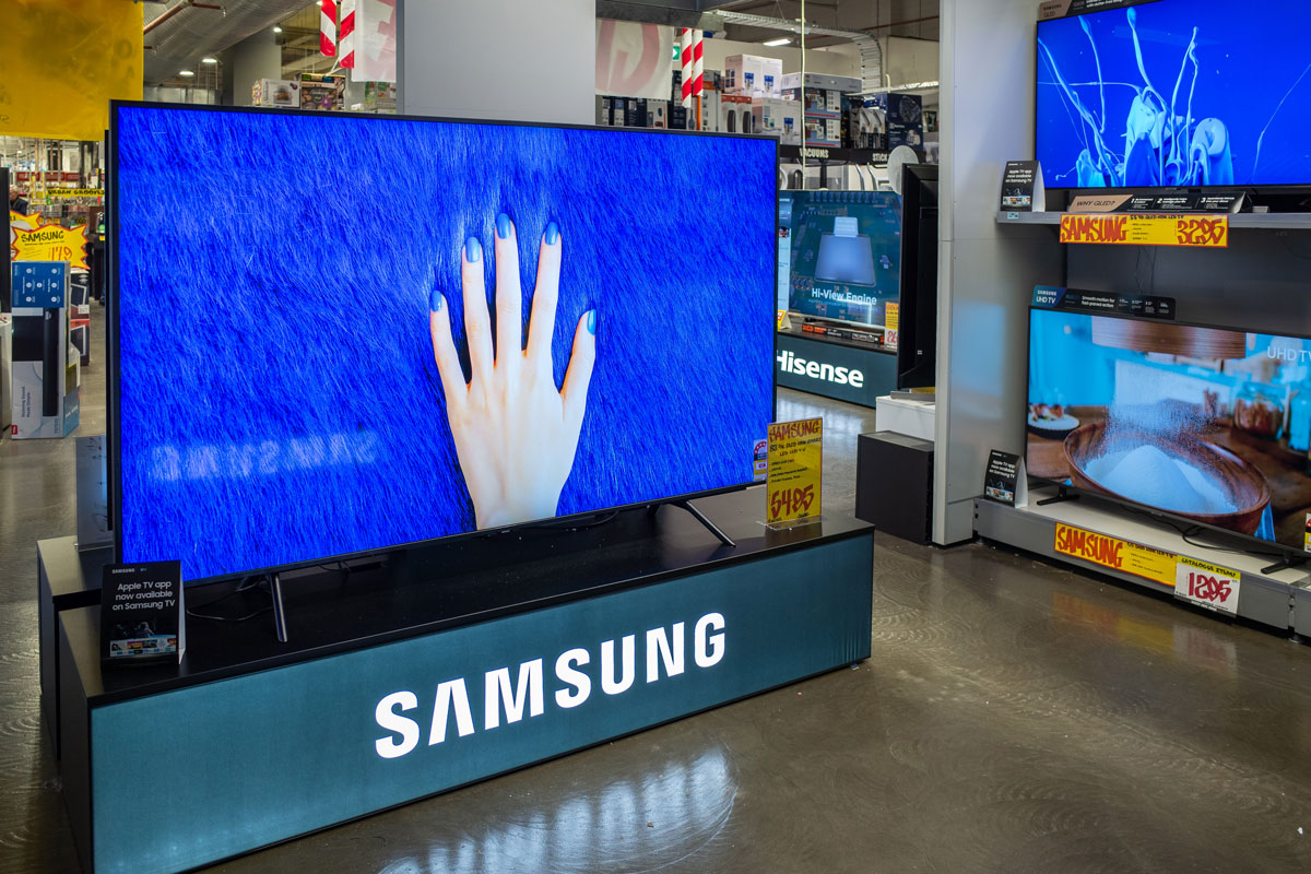 Huge flat screen Samsung TV