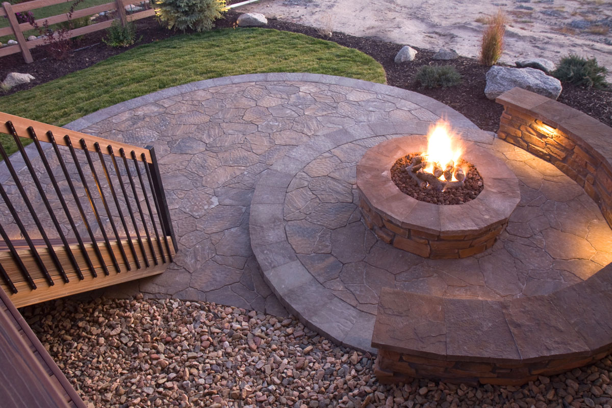 Round rock pavers with an outdoor fireplace