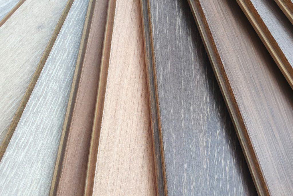 engineering or veneer wooden flooring ,click-lock type ,samples palette contains multi color tone and pattern of oak wood.