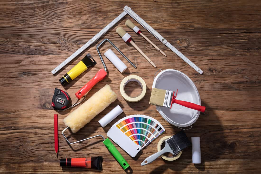 A set of complete painting materials on the table