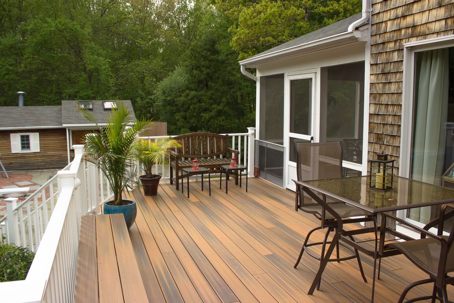 A well put together outdoor deck