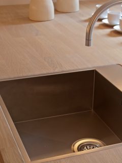 Details of modern kitchen sink with tap faucet., Should Kitchen Faucet Match Sink?
