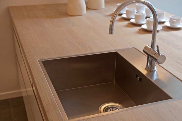 Details of modern kitchen sink with tap faucet., Should Kitchen Faucet Match Sink?