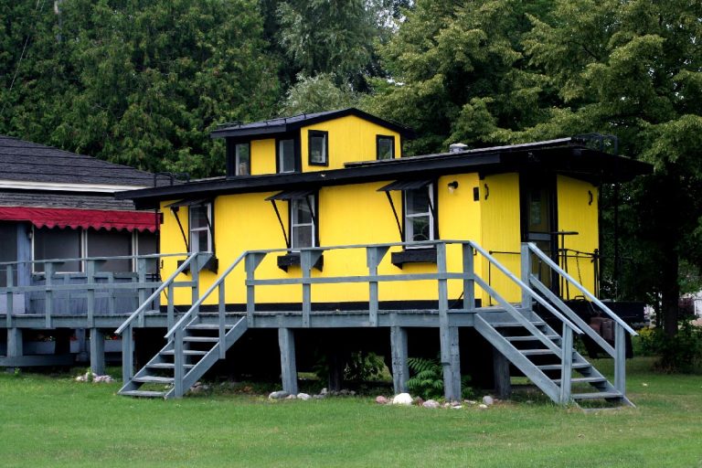 A yellow house with gray deck, What Color Deck Goes With A Yellow House?