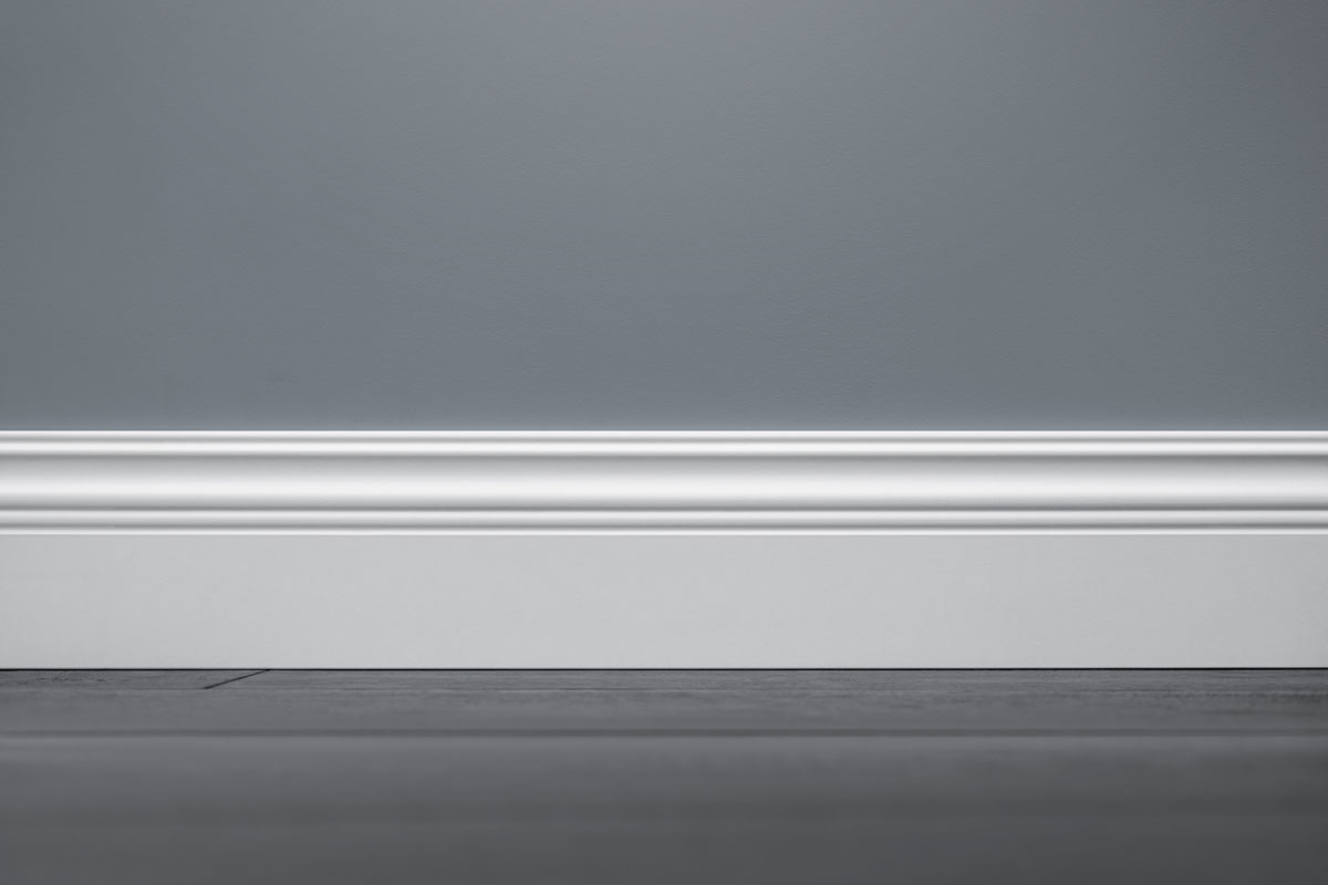 moulding white baseboard in empty room with copy space