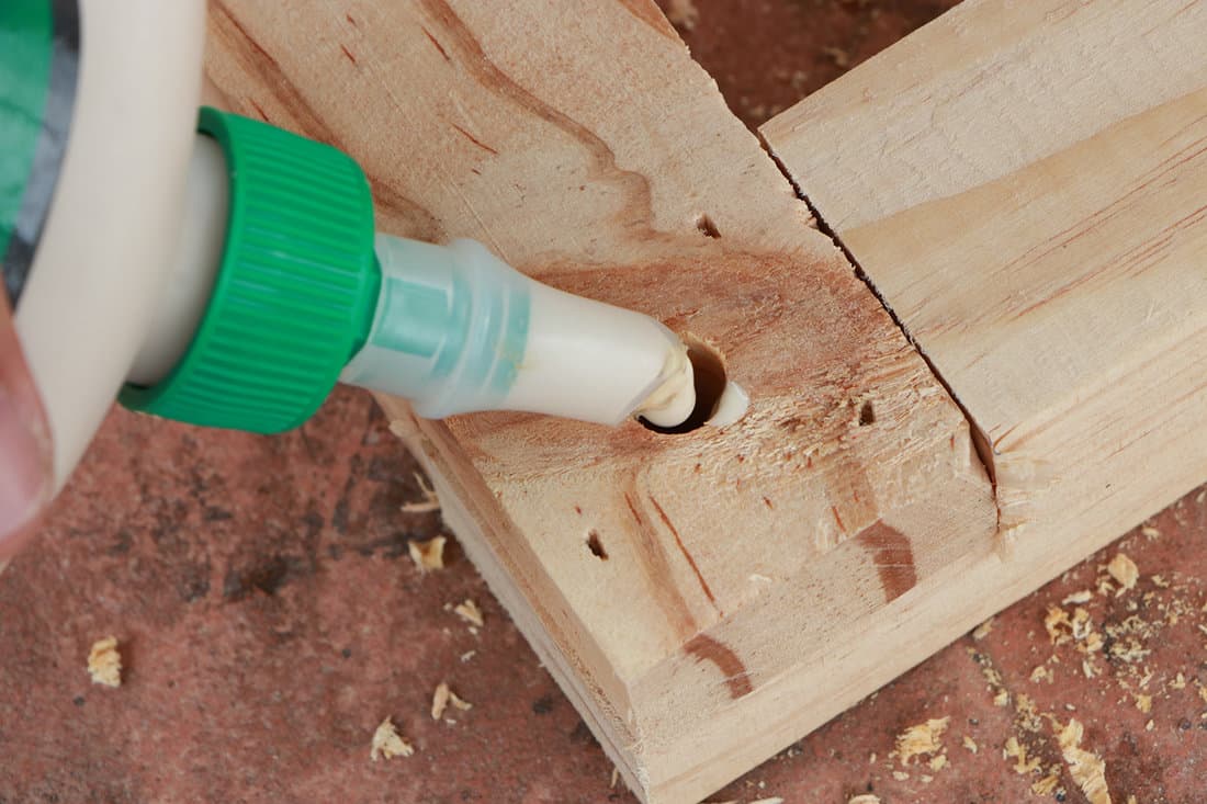 Assembling furniture using wood glue