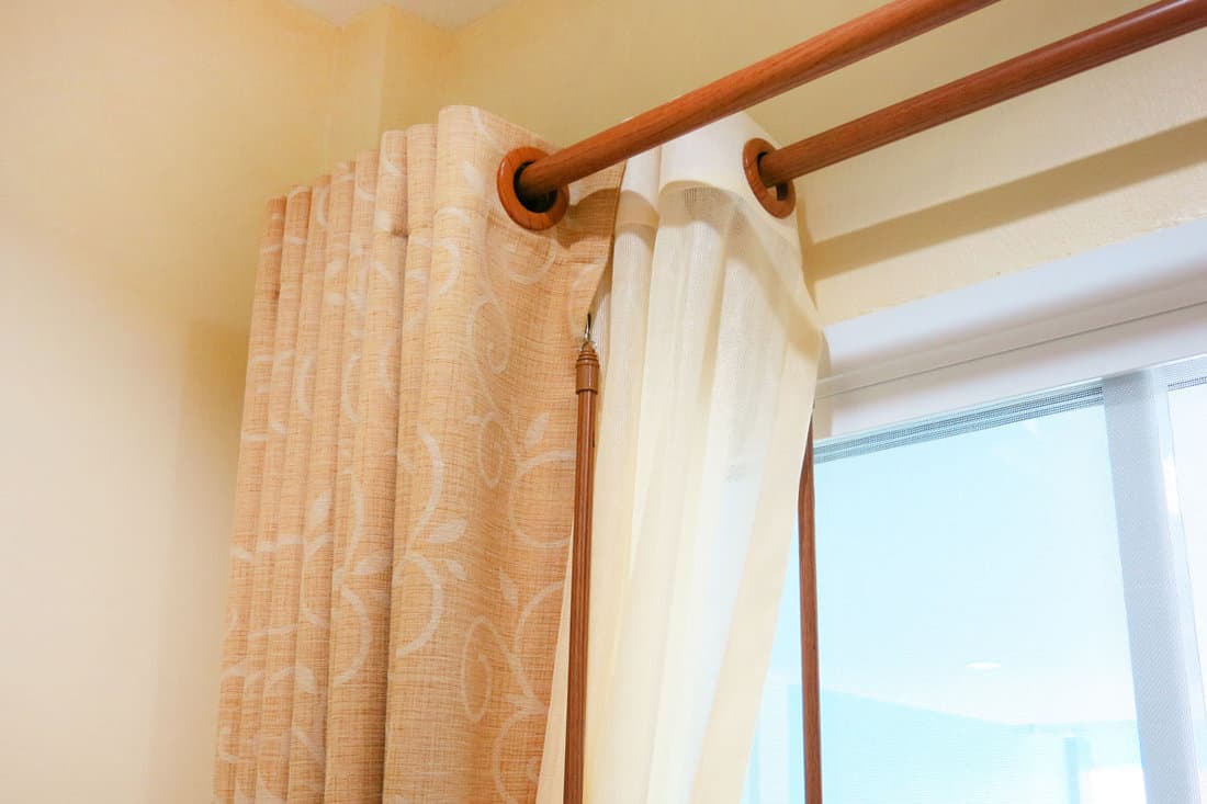 Fabric curtain with wood rail