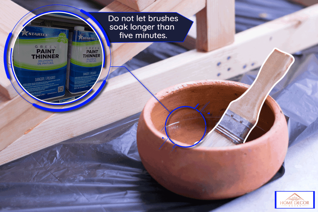 Brush in clay pot with paint thinner, How Long To Soak Brushes In Paint Thinner