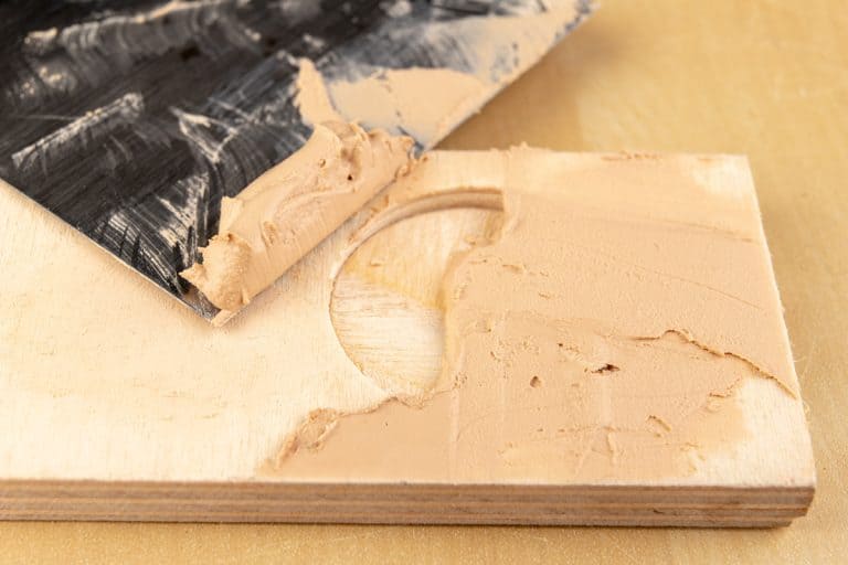 Wooden filler on the putty knife to filled a hole on the wooden plank, Does Wood Filler Stick To Plastic?