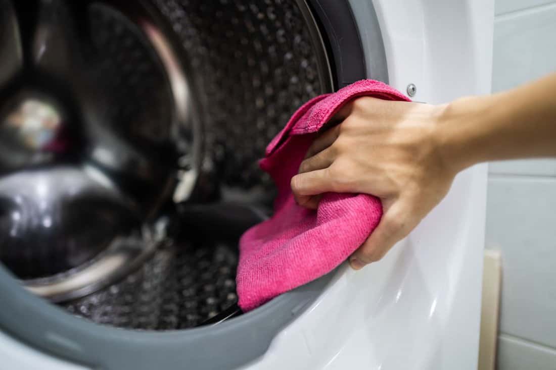 Cleaning washing machine with cloth
