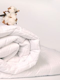 Cotton on duvet white comforter brand new very clean soft and smooth fabric, Down Comforter Gets Feathers Everywhere - Why & How To Stop It?