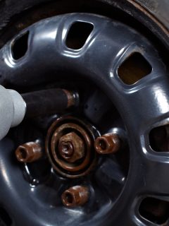 Mechanic removing stud on car wheel with impact wrench, How To Use A Stud Extractor [Step By Step Guide]?