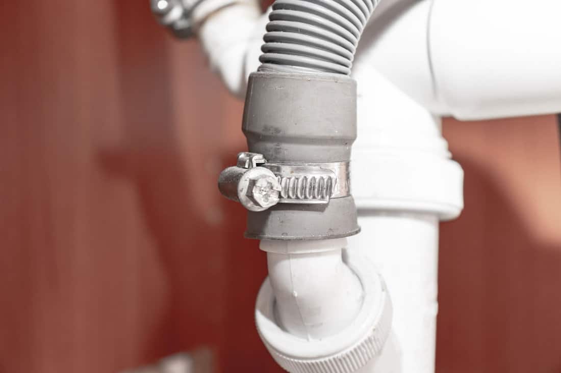 metal-clamp-connection-dishwasher-drain-hose