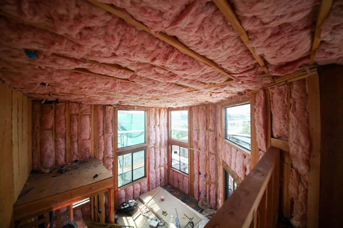 photo of a room-interior-walls-pink-color-thermal