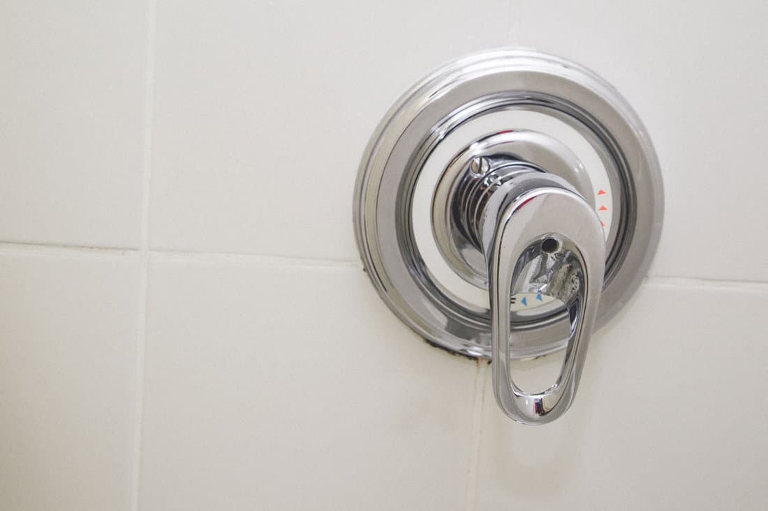 Bath control heat or cold , drops water on the shower valve handle