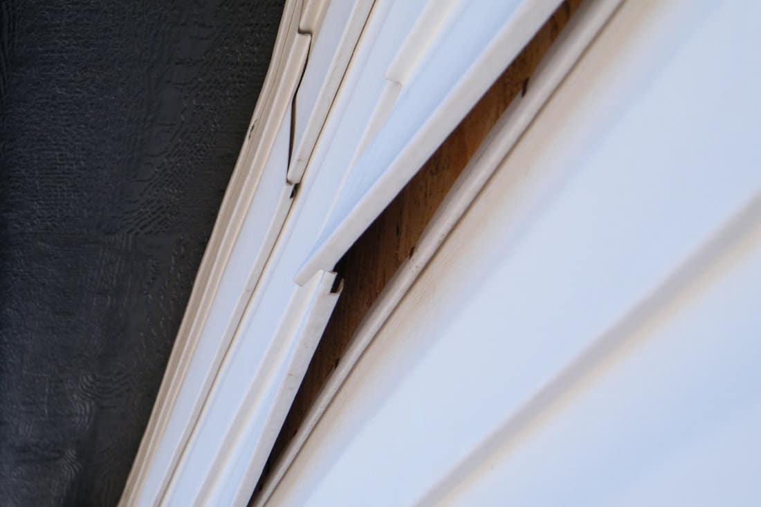 Damage siding from wind