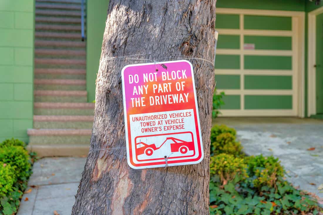Do not block the driveway signage on a tree trunk at San Francisco, California