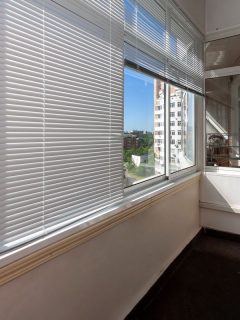 Horizontal blinds glass window interior design, living room blinds window decor, How To Remove Slats From Blinds (Inc. Cordless, Vertical, Faux Wood, Venetian, And Vinyl)