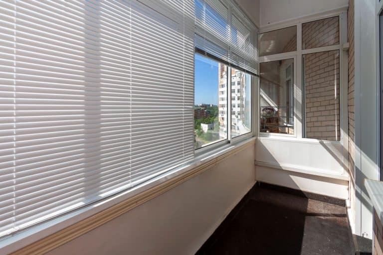 Horizontal blinds glass window interior design, living room blinds window decor, How To Remove Slats From Blinds (Inc. Cordless, Vertical, Faux Wood, Venetian, And Vinyl)