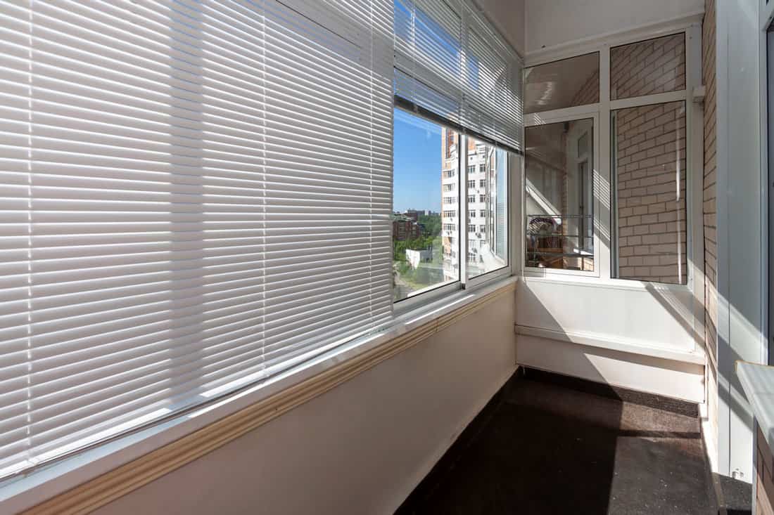 Horizontal blinds glass window interior design, living room blinds window decor