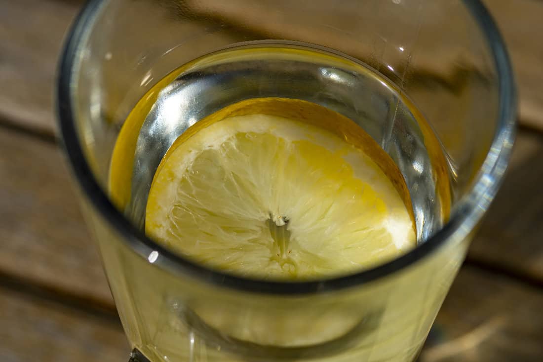 Hot water with a lemon slice to make a hot lemon drink