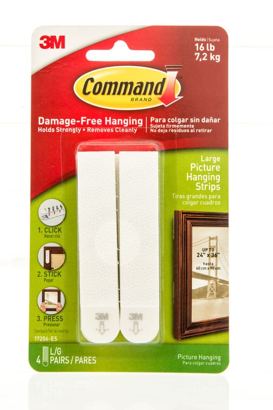 Package of 3M command brand hanging strips