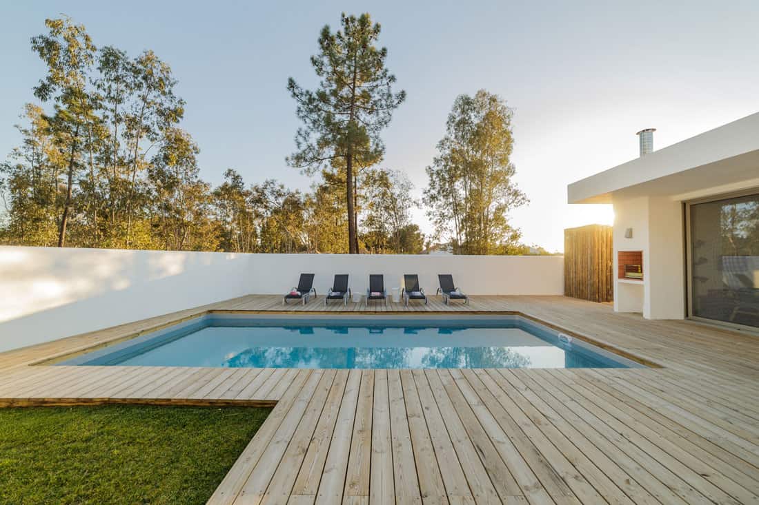 modern-house-garden-swimming-pool-wooden
