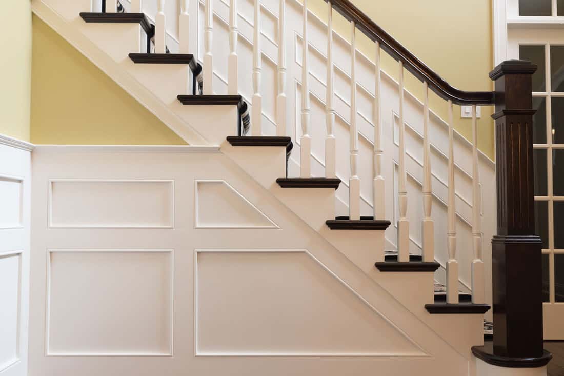 side-picture-staircase-white-modern-wainscoting
