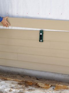 Carpenter using gauge to install fibrous cement siding, How To Make A Siding Gauge [Step By Step Guide]?