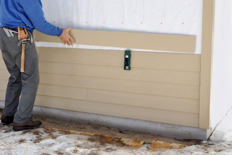 Carpenter using gauge to install fibrous cement siding, How To Make A Siding Gauge [Step By Step Guide]?