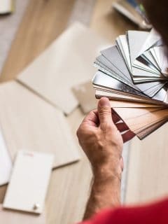 Man chosing the right flooring for his house apartement- Hardwood Vs. Laminate Vs. Vinyl Vs. Engineered - Which To Choose?