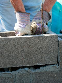 Mason in laying concrete blocks. Should Concrete Blocks Be Filled?
