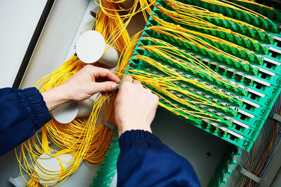 internet connection engineer connecting fiber optic