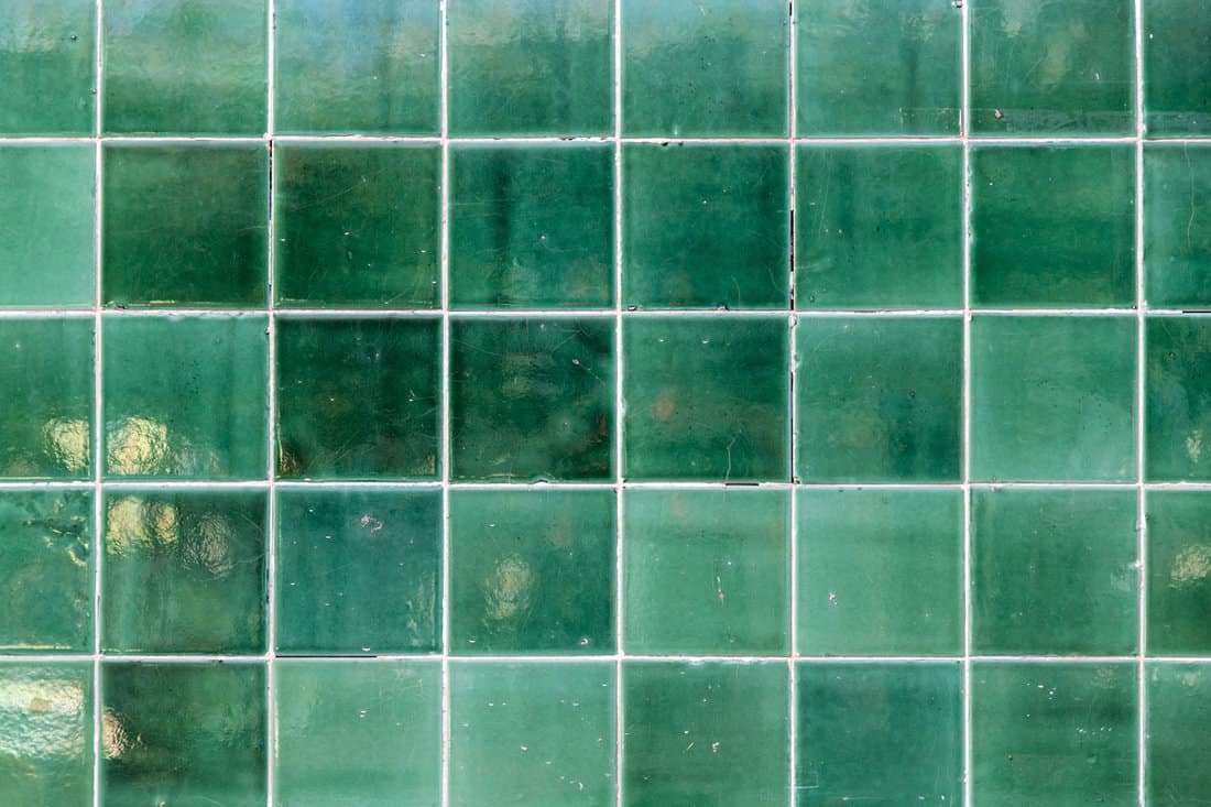 Wall texture with glazed ceramic tiles 