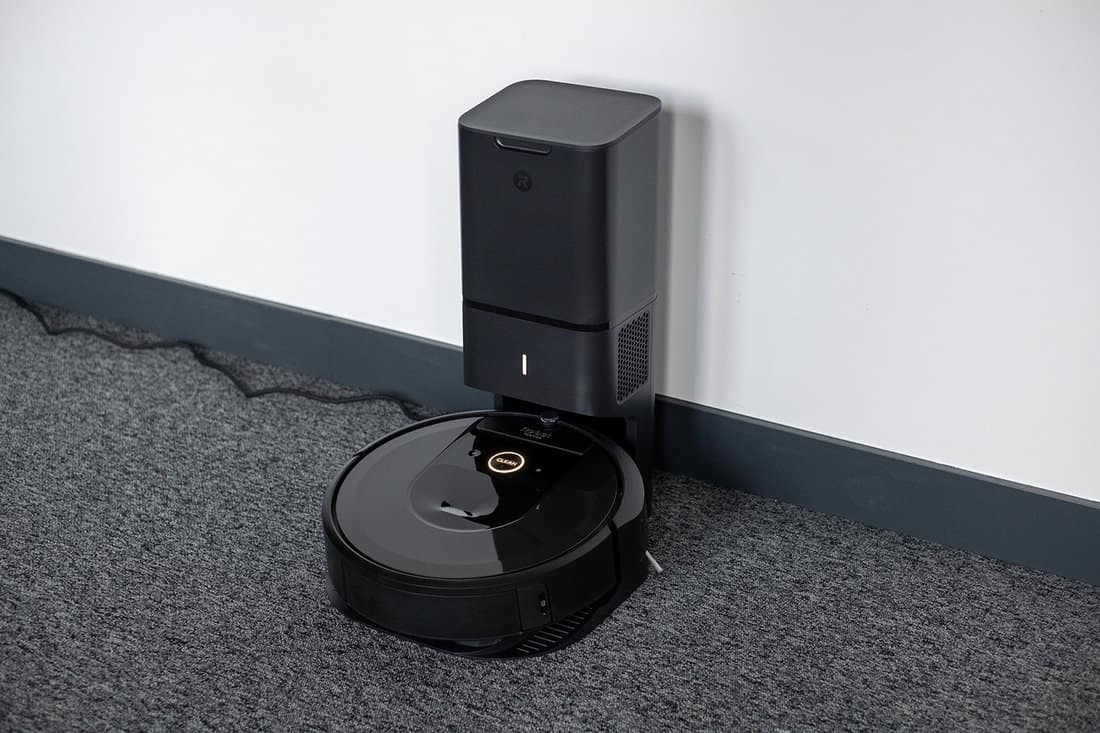 iRobot Roomba i7+ robot vacuum cleaner