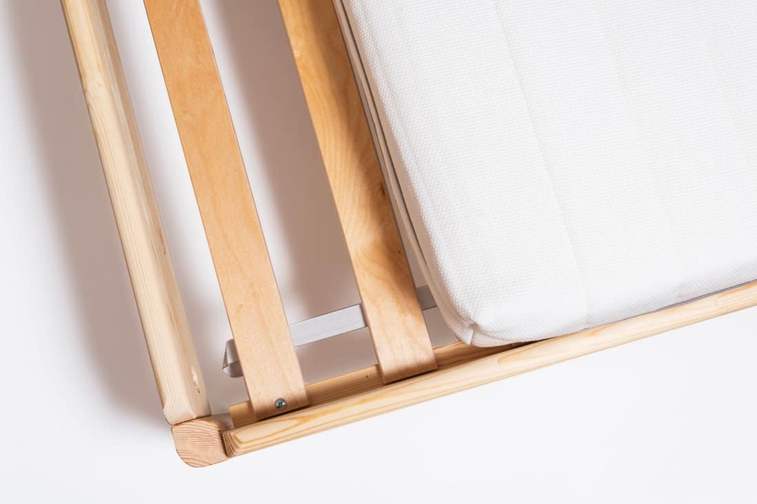 Wooden board frame for mattress 
