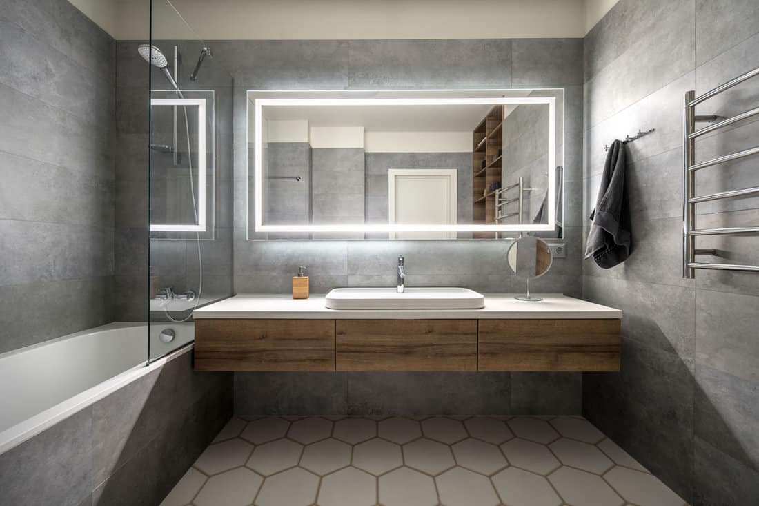 Bathroom in a modern style with gray and white tiles