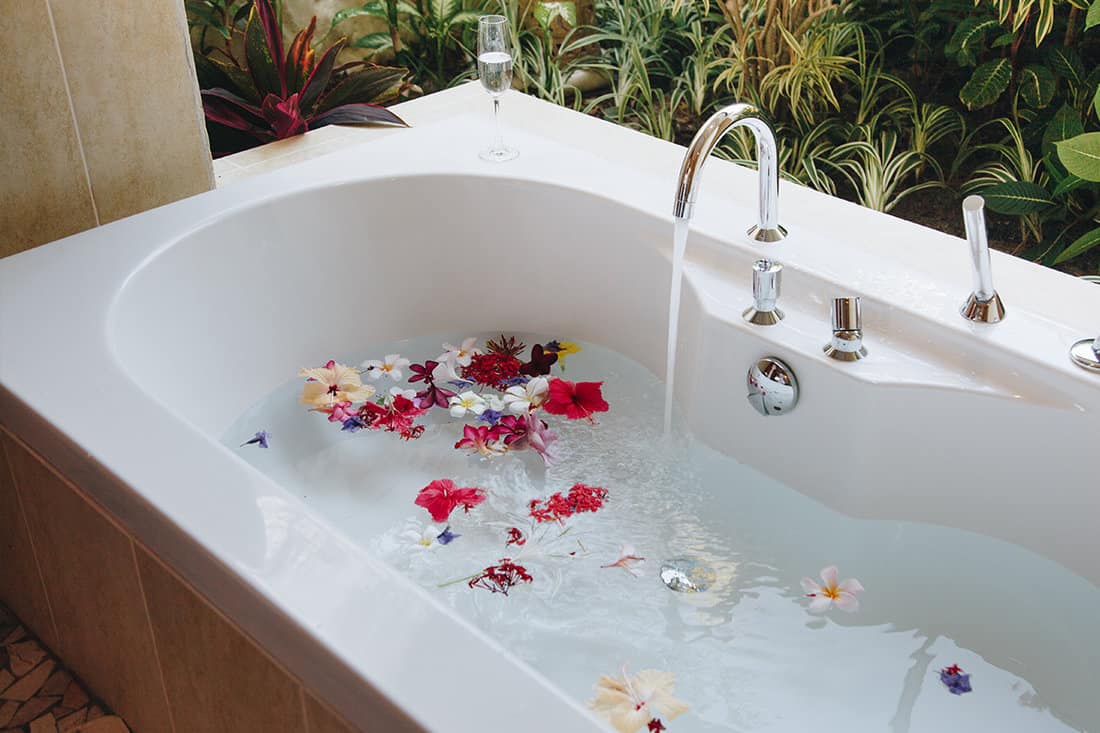 Bathtub with flowers