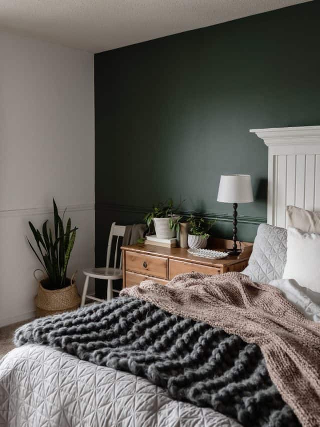 Interior,Boho,Green,Bedroom,With,Plants,And,Copy,Space