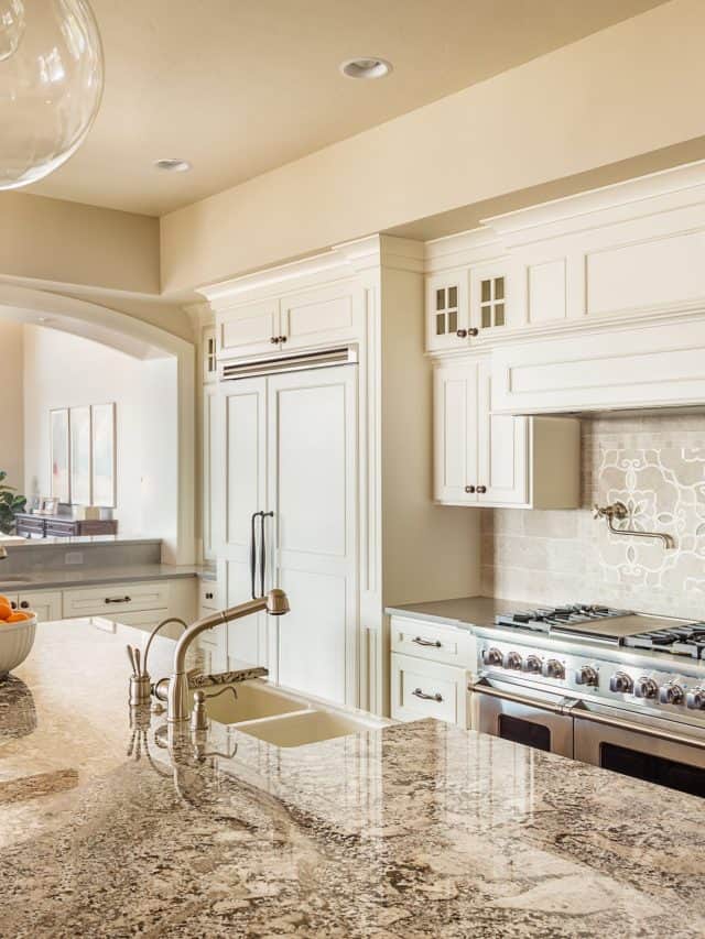Beautiful,New,Kitchen,Interior,With,Island,,Sink,,Cabinets,And,Pendant