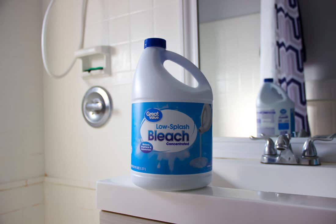 Great Value concentrated bleach big bottle, disinfection of home and bathroom, sodium hypochlorite