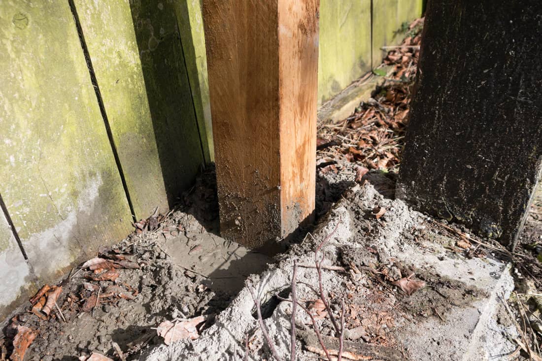 Placing a wooden column to the wall for a fence support