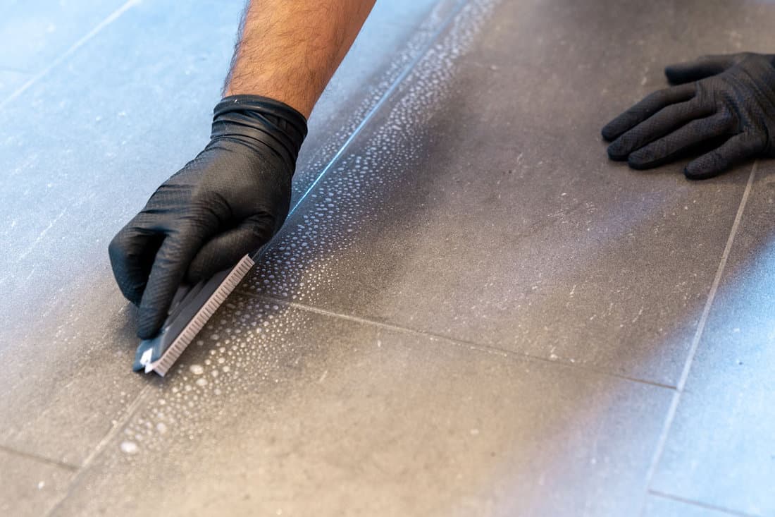 Cleaning epoxy grout