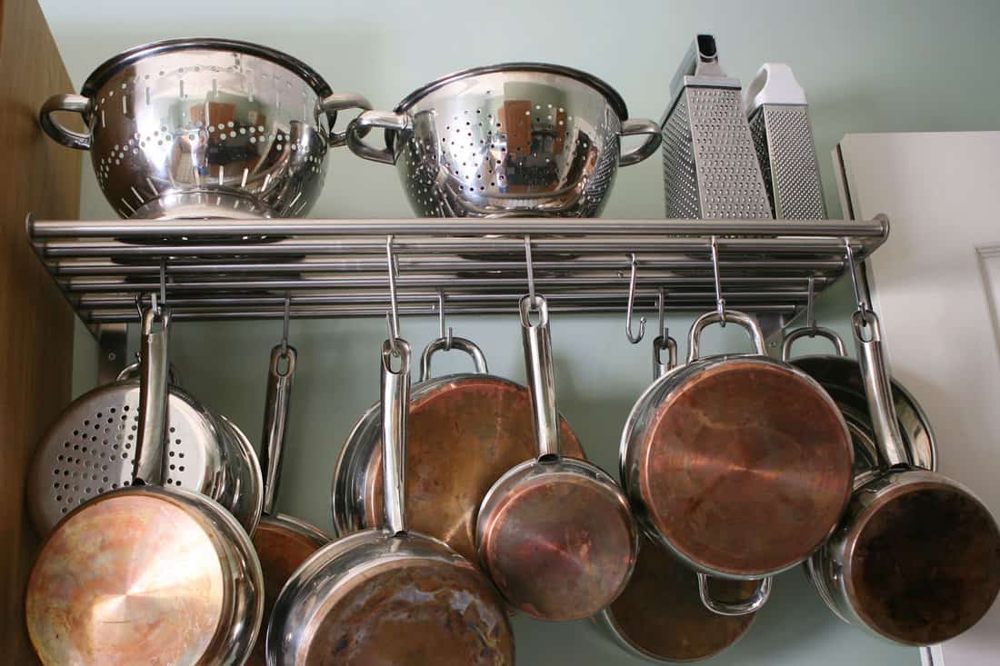 Storing stainless steel kitchen utensils