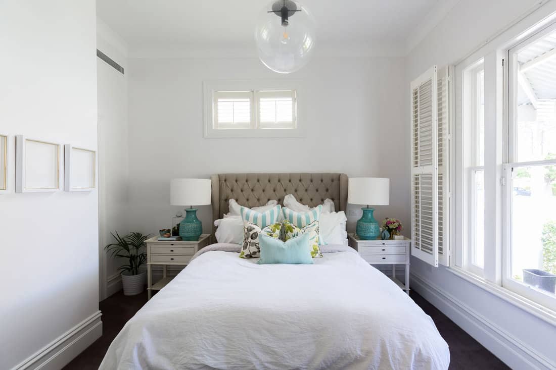 White beddings inside a gorgeous master bedroom